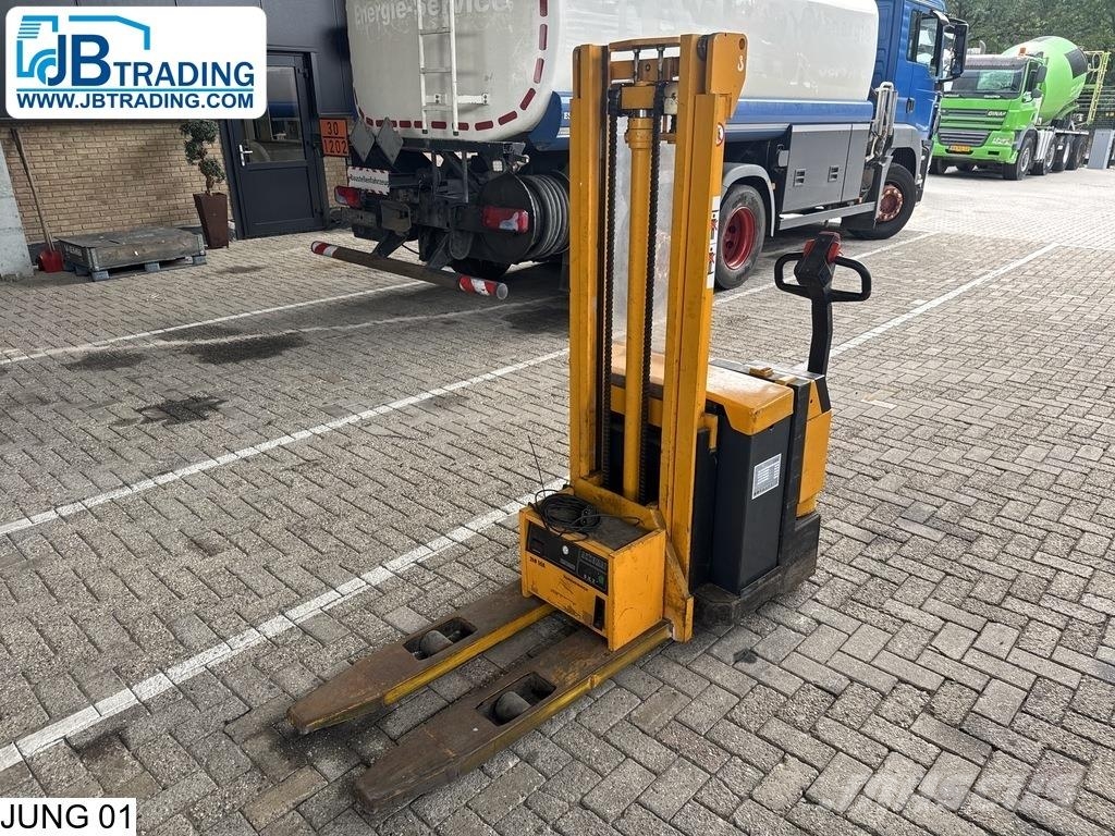 Jungheinrich Reachtruck 290 cm lift height, battery charger. 포크리프트