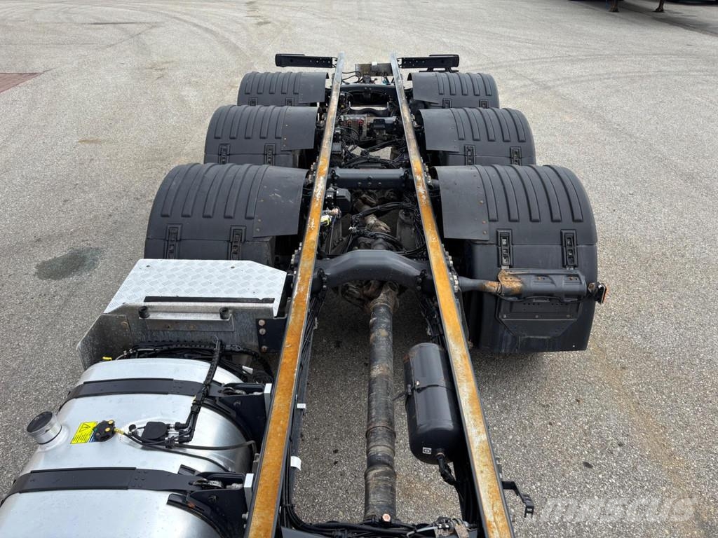 Scania R500 8x4*4 EURO6 + PTO + CHASSIS L8250mm Шасі з кабіною