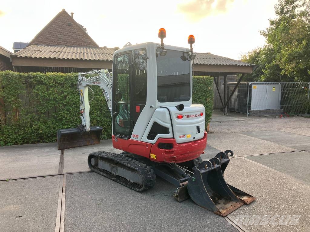 Takeuchi TB 225 minigraver | 3800u | sloop-sorteer Minigravemaskiner