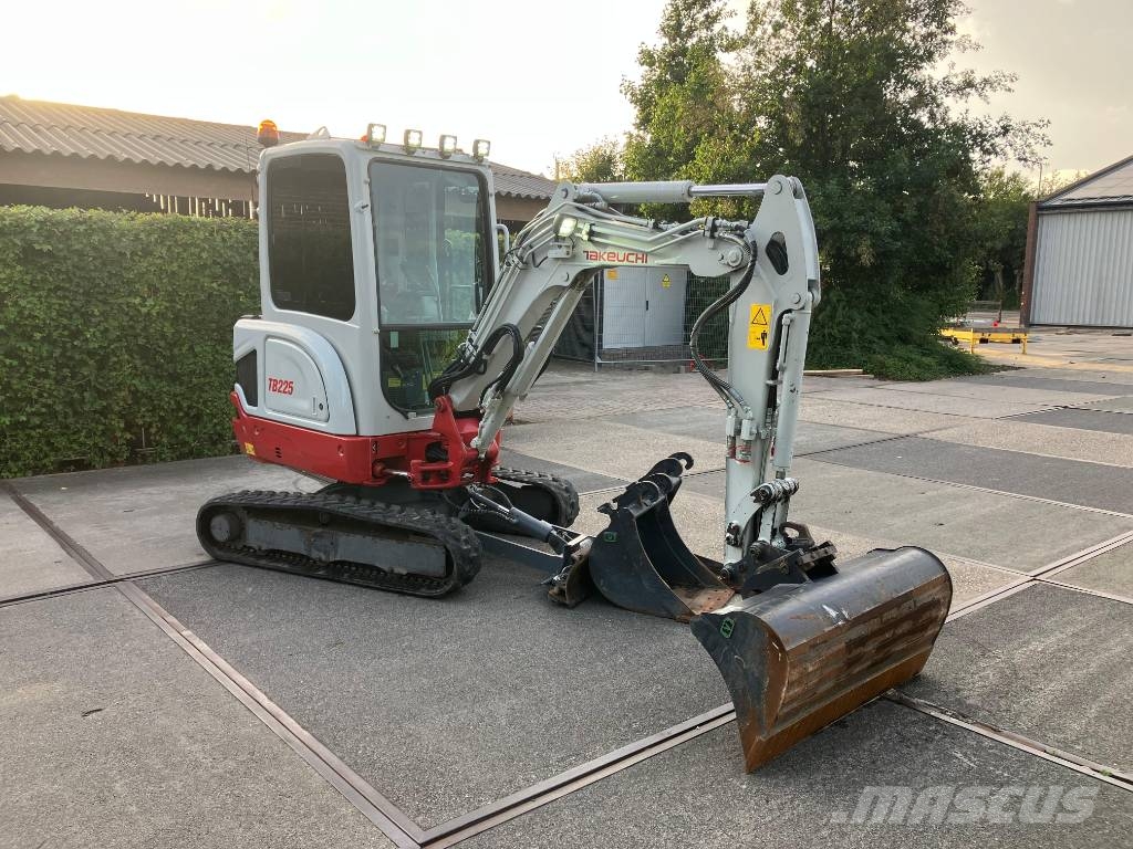 Takeuchi TB 225 minigraver | 3800u | sloop-sorteer Minigravemaskiner