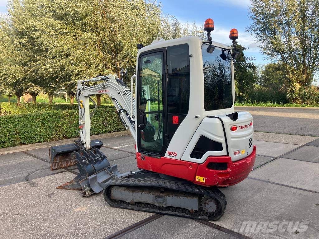 Takeuchi TB 225 minigraver | 3800u | sloop-sorteer Minigravemaskiner