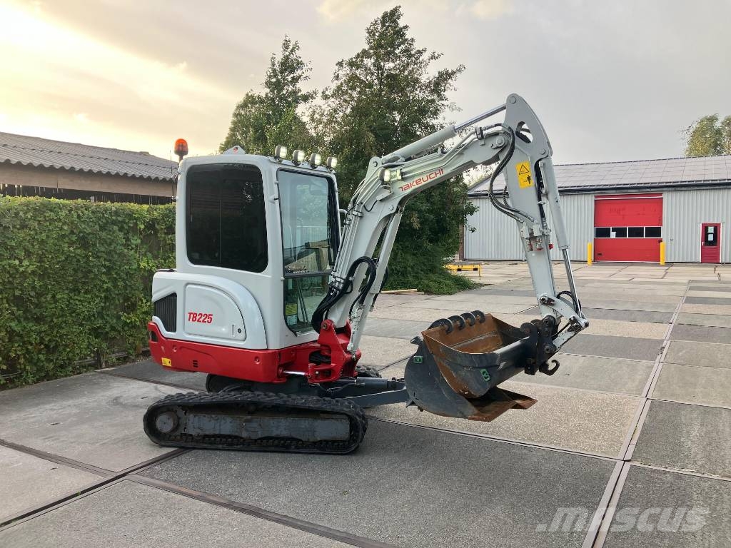 Takeuchi TB 225 minigraver | 3800u | sloop-sorteer Minigravemaskiner