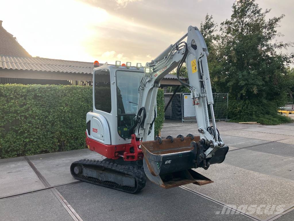 Takeuchi TB 225 minigraver | 3800u | sloop-sorteer Minigravemaskiner