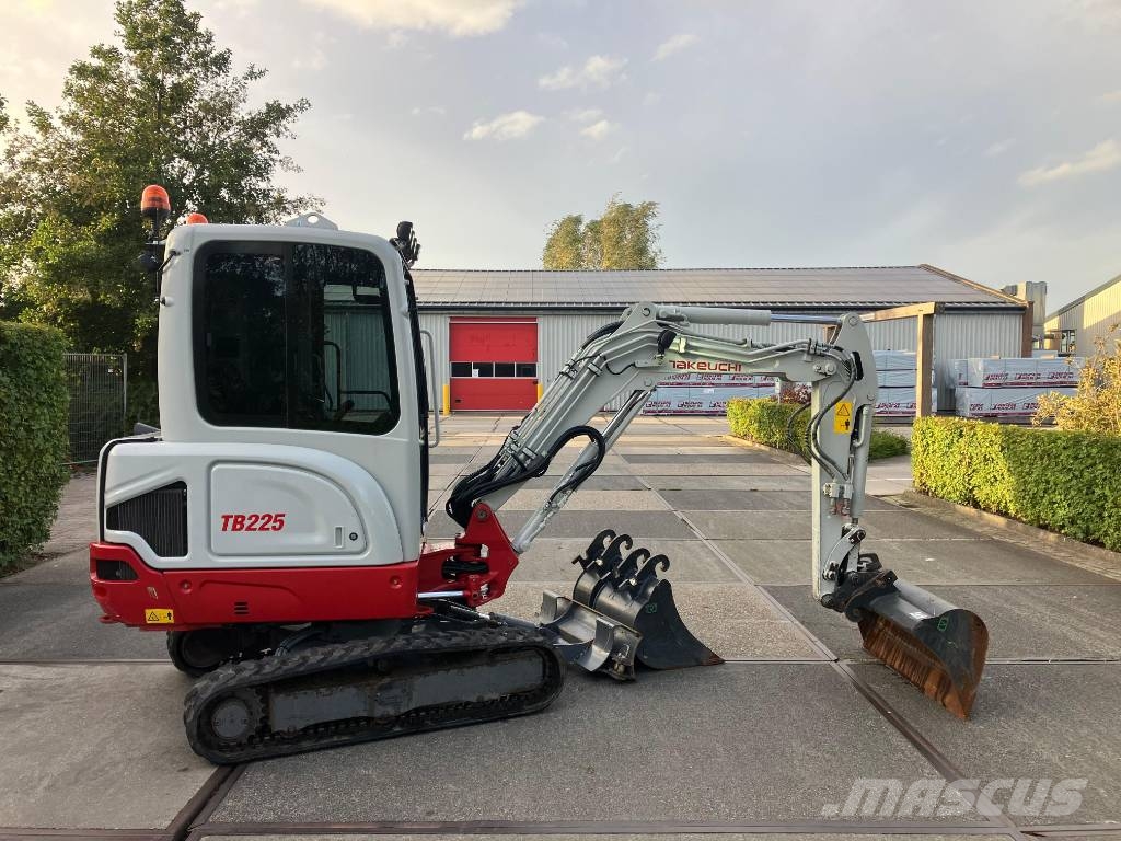 Takeuchi TB 225 minigraver | 3800u | sloop-sorteer Minigravemaskiner
