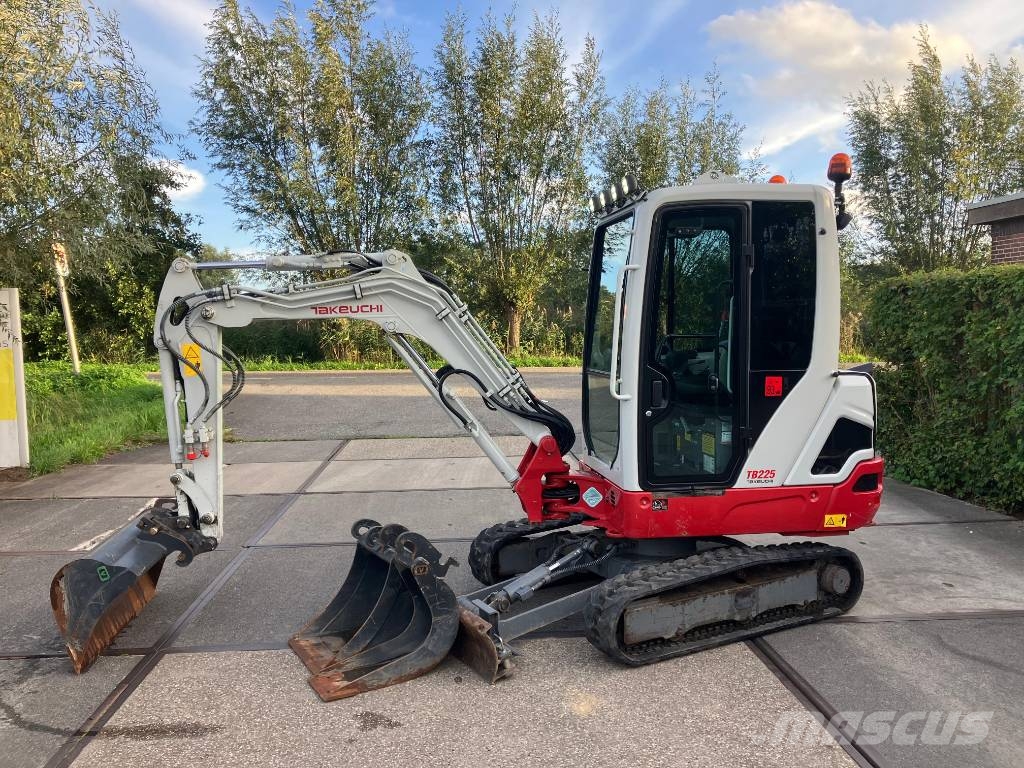Takeuchi TB 225 minigraver | 3800u | sloop-sorteer Minigravemaskiner