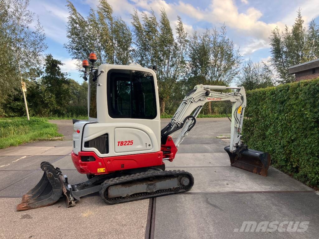 Takeuchi TB 225 minigraver | 3800u | sloop-sorteer Minigravemaskiner