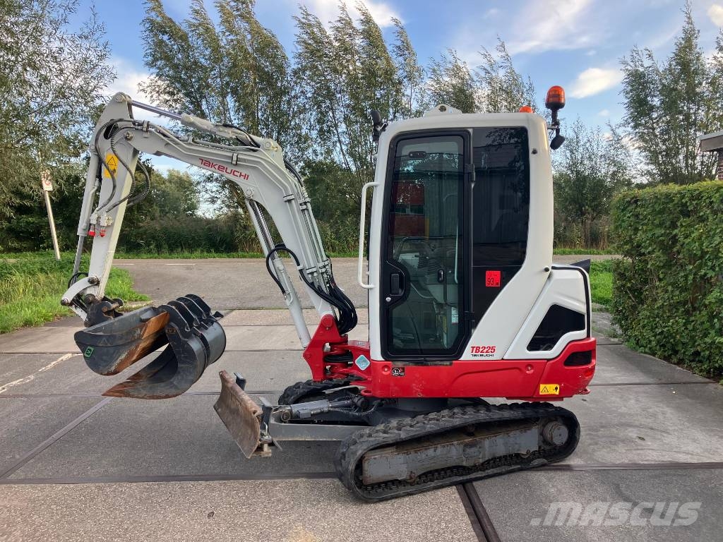 Takeuchi TB 225 minigraver | 3800u | sloop-sorteer Minigravemaskiner
