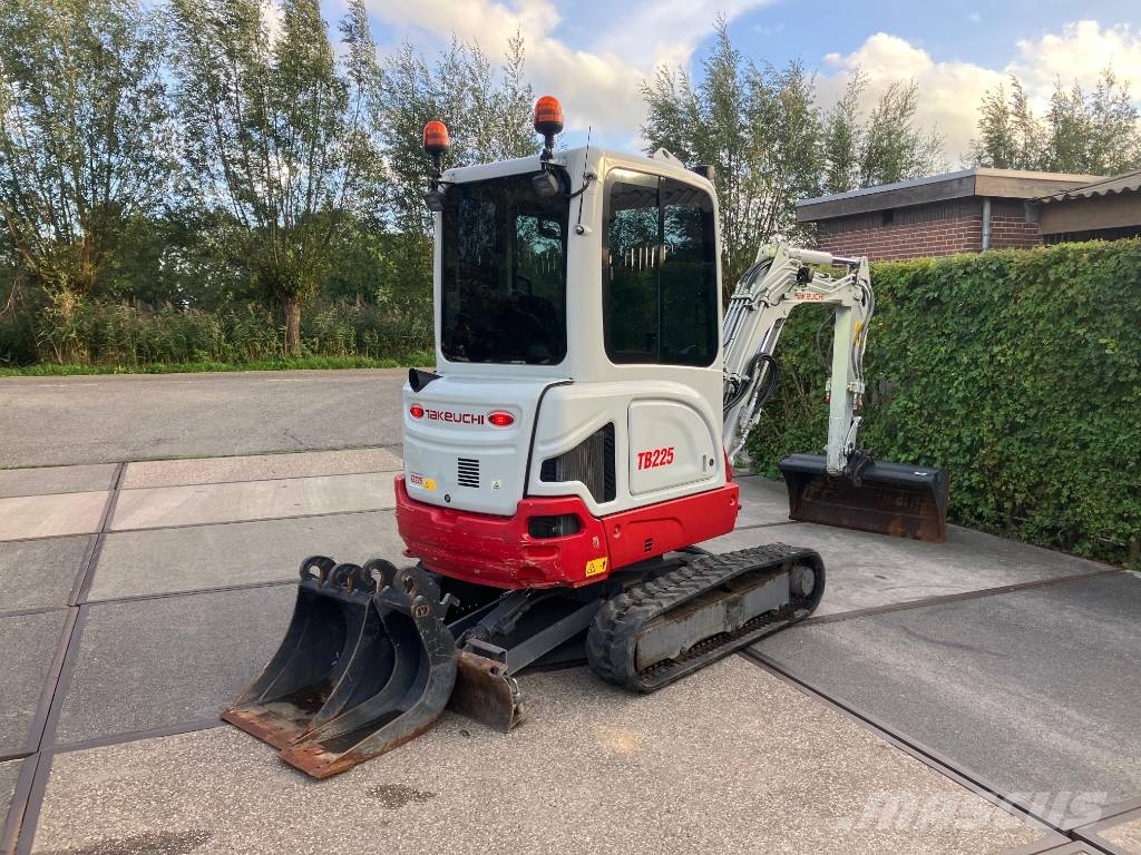Takeuchi TB 225 minigraver | 3800u | sloop-sorteer Minigravemaskiner