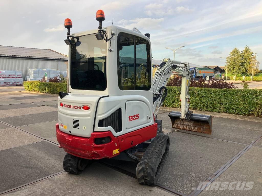 Takeuchi TB 225 minigraver | 3800u | sloop-sorteer Minigravemaskiner