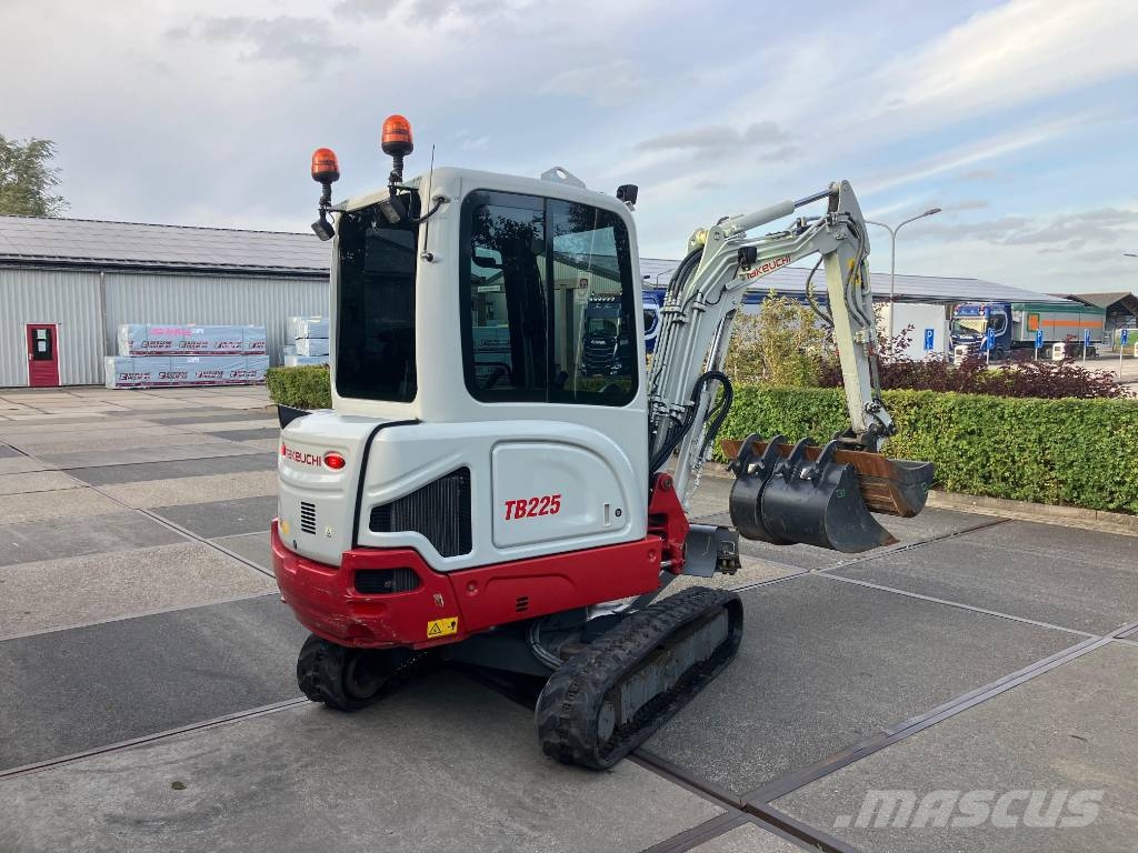 Takeuchi TB 225 minigraver | 3800u | sloop-sorteer Minigravemaskiner