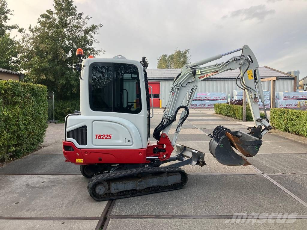 Takeuchi TB 225 minigraver | 3800u | sloop-sorteer Minigravemaskiner