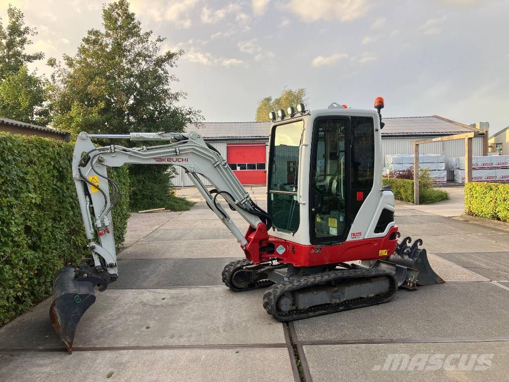 Takeuchi TB 225 minigraver | 3800u | sloop-sorteer Minigravemaskiner