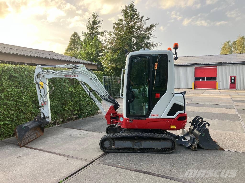Takeuchi TB 225 minigraver | 3800u | sloop-sorteer Minigravemaskiner