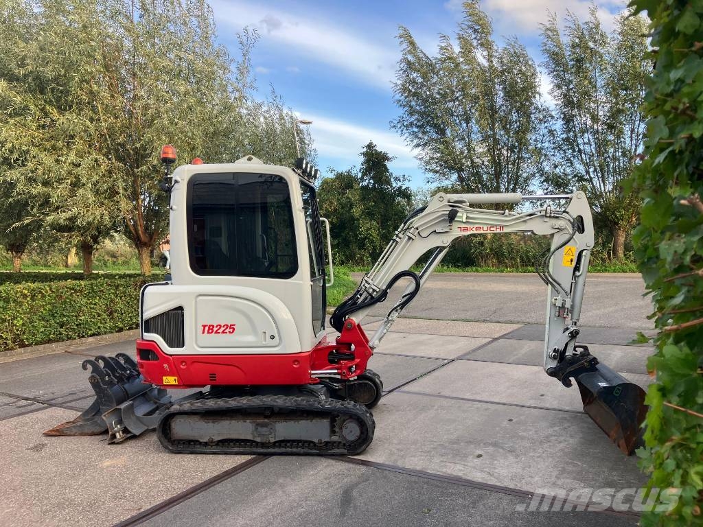 Takeuchi TB 225 minigraver | 3800u | sloop-sorteer Minigravemaskiner