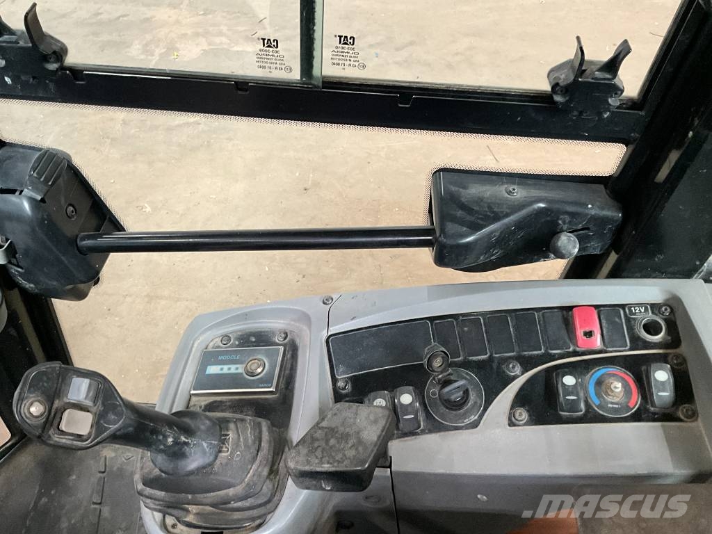 CAT 906 H 2 لوادر بعجل