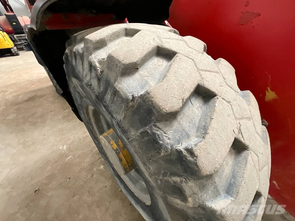 CAT 906 H 2 لوادر بعجل