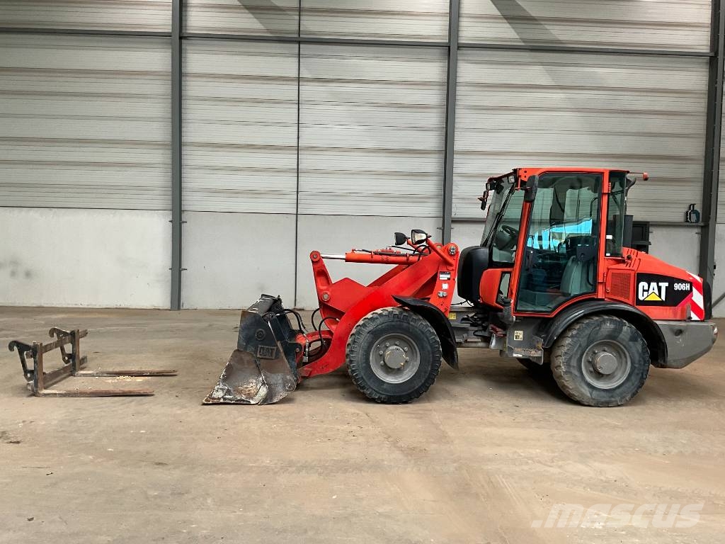 CAT 906 H 2 لوادر بعجل