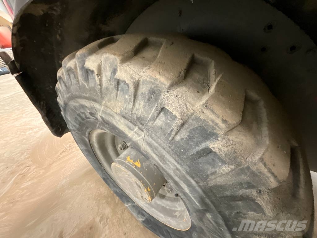 CAT 906 H 2 لوادر بعجل