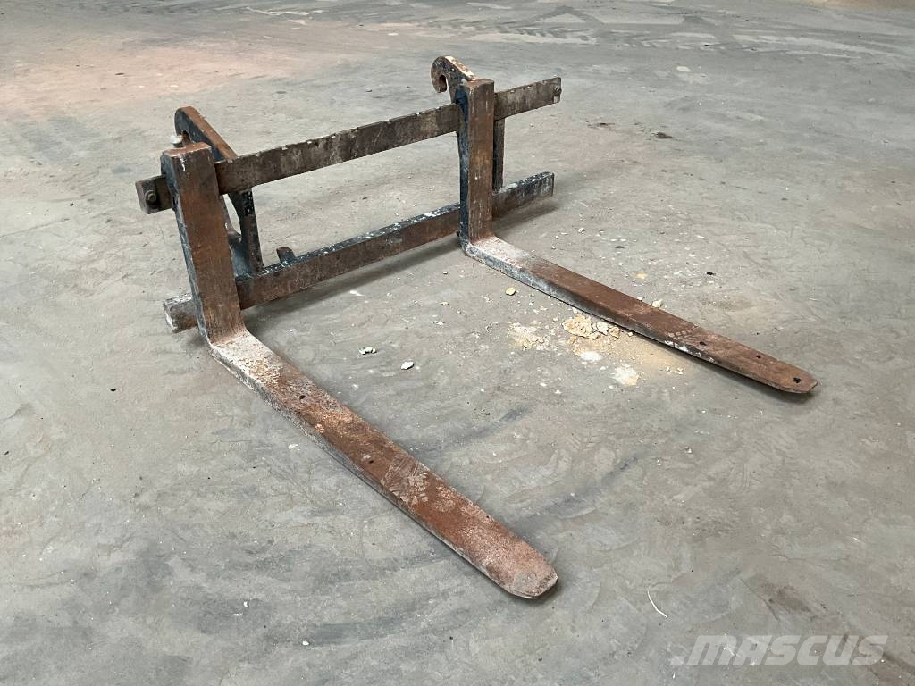 CAT 906 H 2 لوادر بعجل
