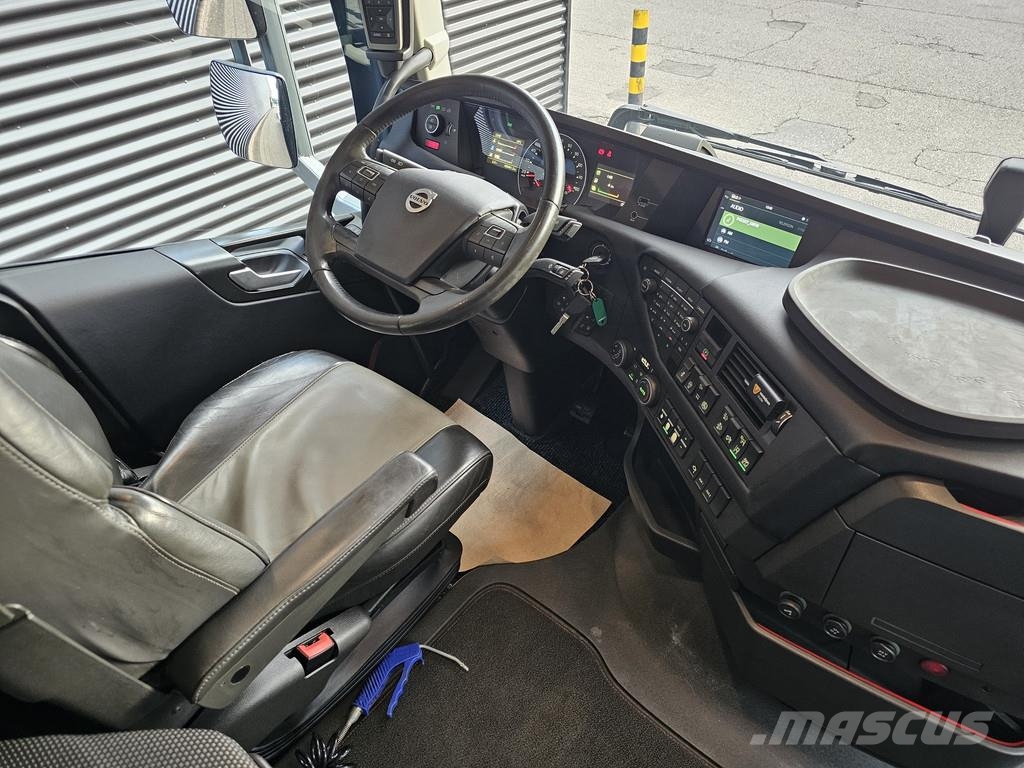 Volvo FH 500 8x2 / HMF 70 tm CRANE + JUMBO TRAILER 起重车