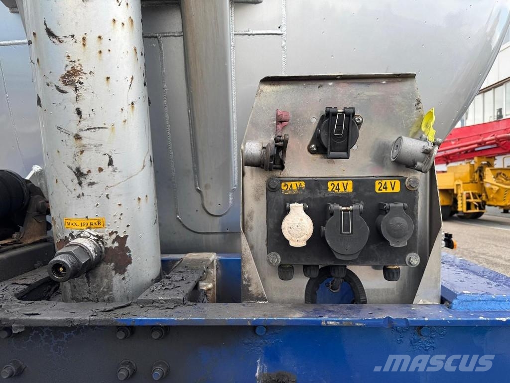 LAG O-3-40 02 3 AXLE KIPPER + 61.000 LITER TANK Tankopleggers