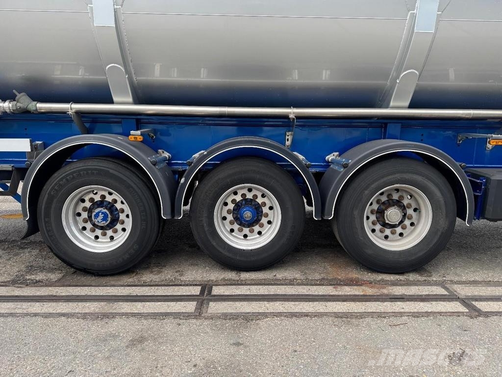 LAG O-3-40 02 3 AXLE KIPPER + 61.000 LITER TANK Tankopleggers