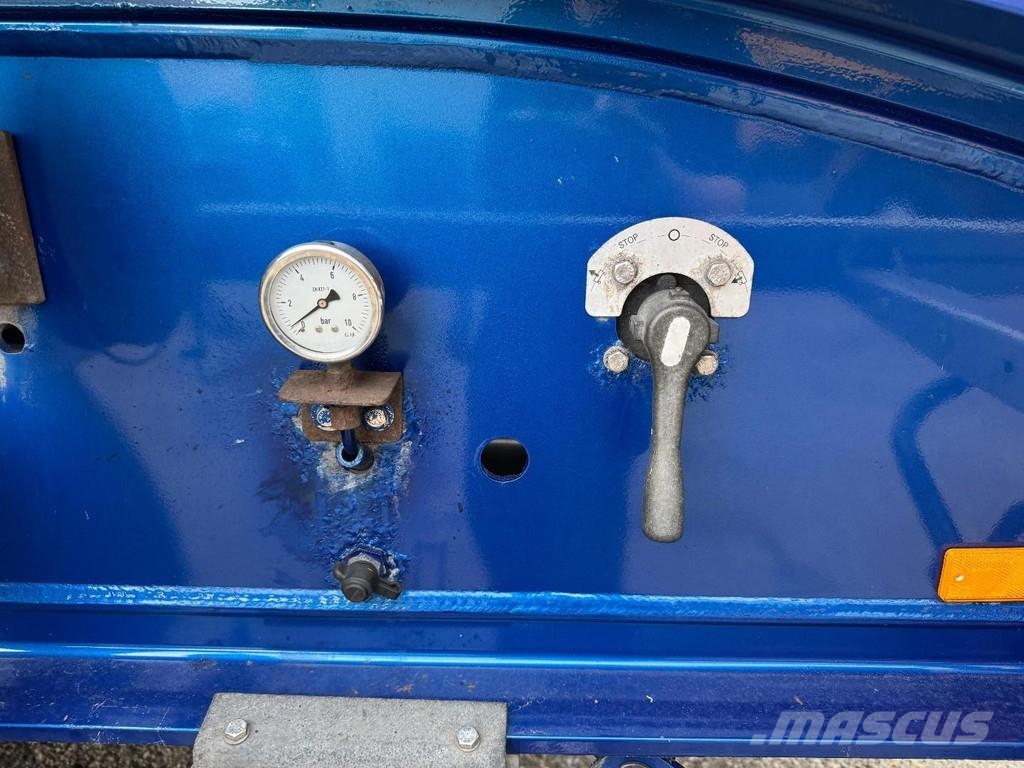 LAG O-3-40 02 3 AXLE KIPPER + 61.000 LITER TANK Tankopleggers