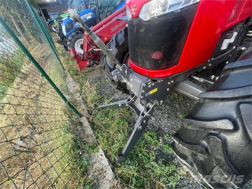 Massey Ferguson 5711 Dyna-4 Traktorji