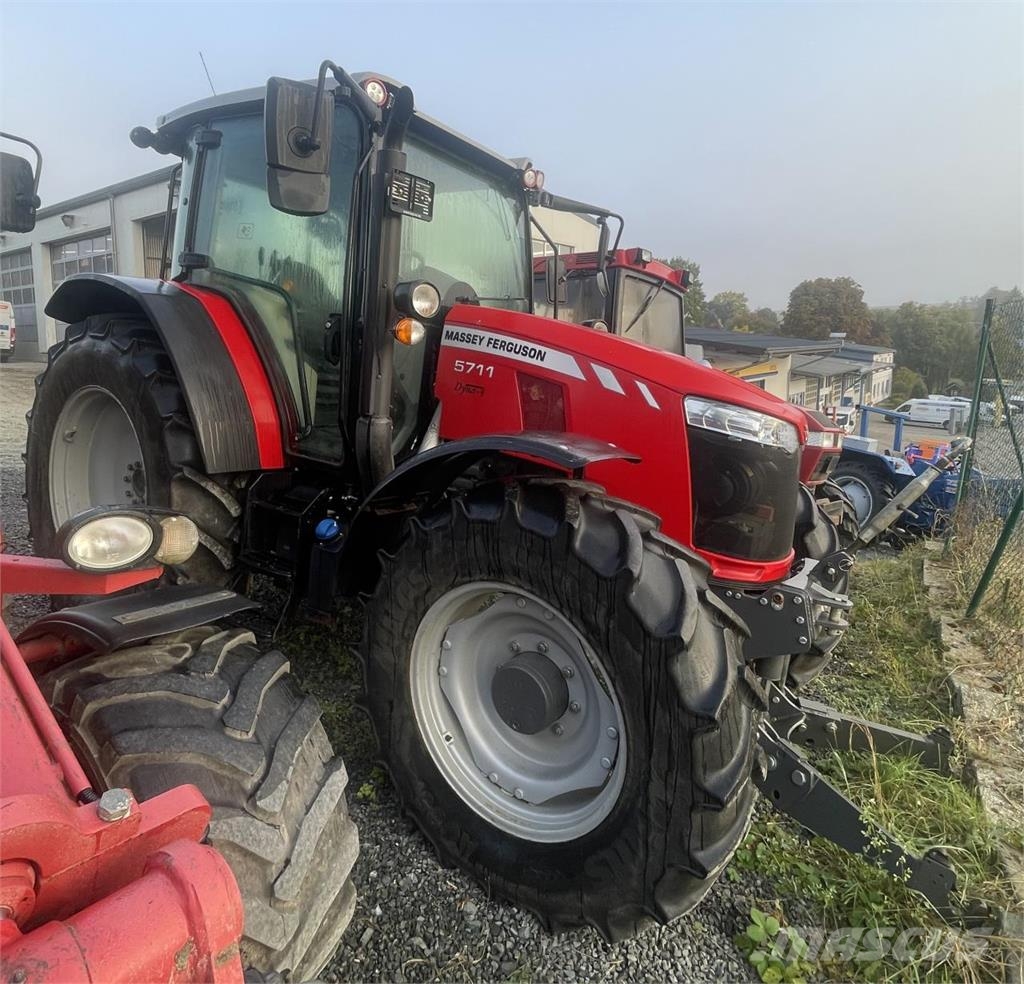 Massey Ferguson 5711 Dyna-4 Traktorji