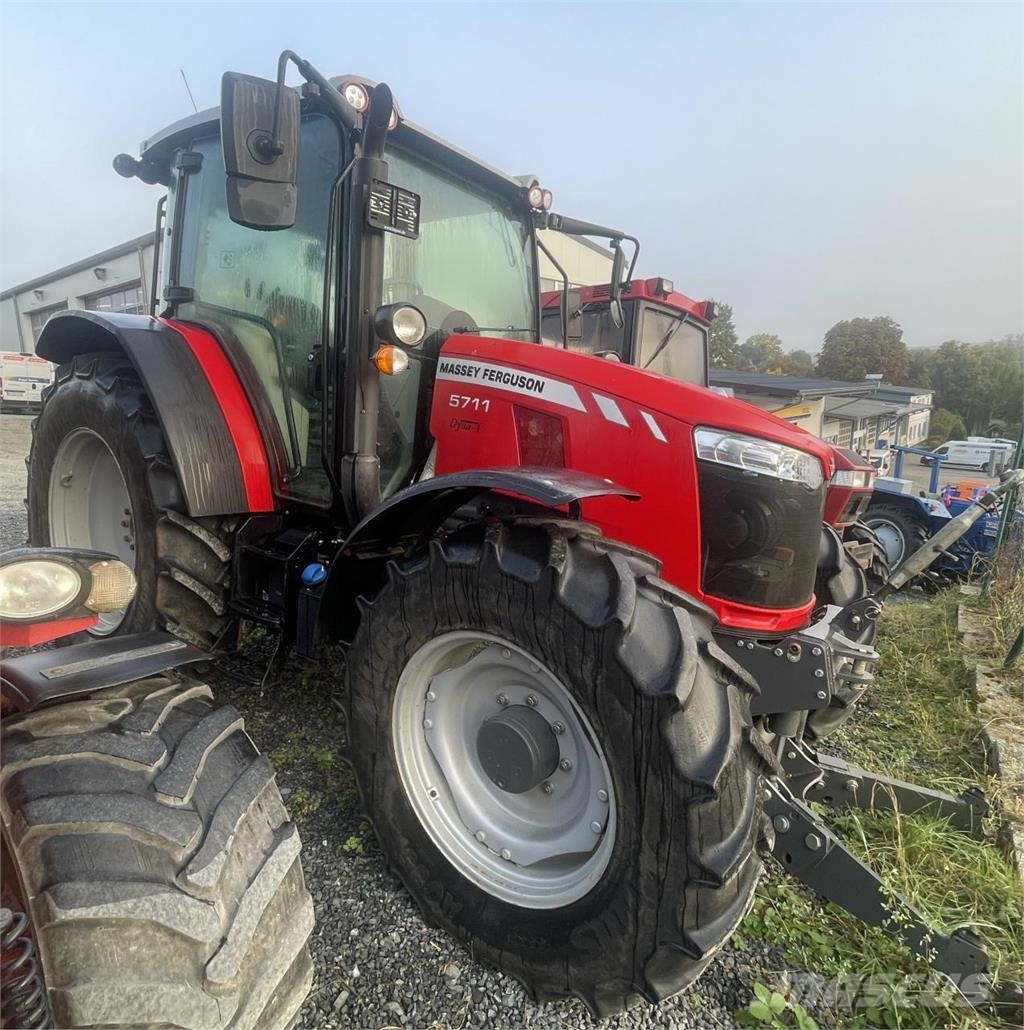 Massey Ferguson 5711 Dyna-4 Traktorji