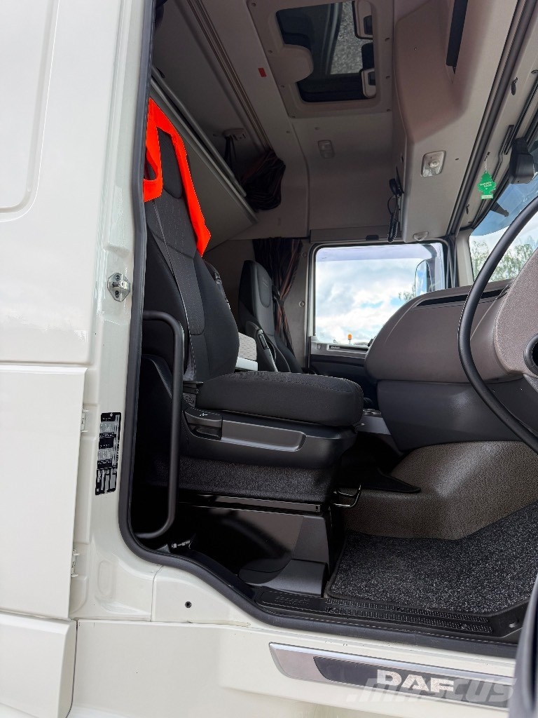 DAF XF 480 Camiones de superficie plana/cabrestantes