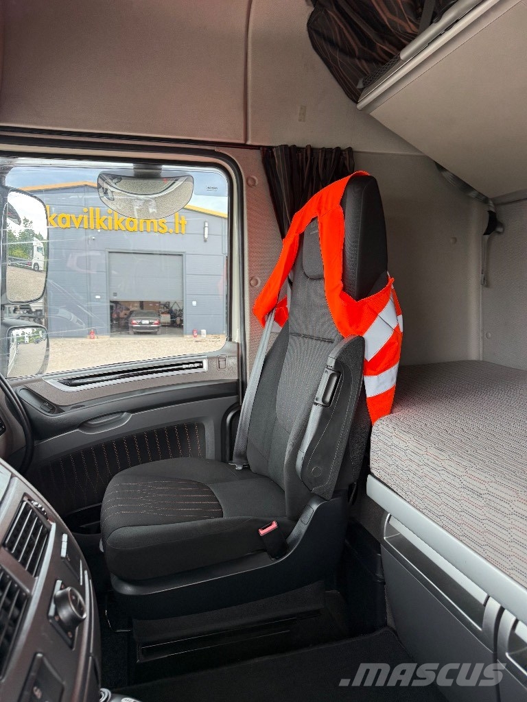 DAF XF 480 Camiones de superficie plana/cabrestantes