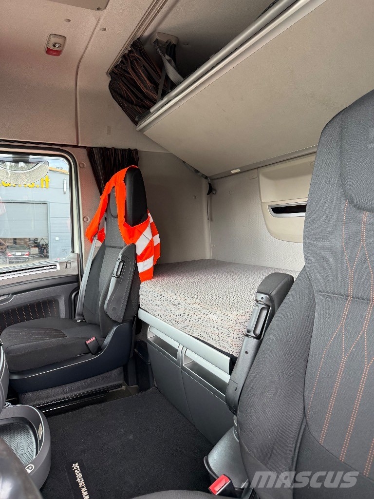 DAF XF 480 Camiones de superficie plana/cabrestantes