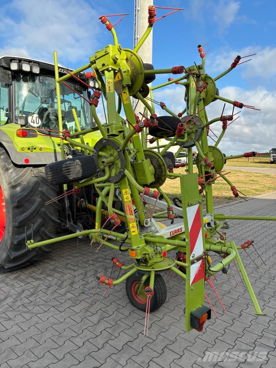 CLAAS Volto 870 Raker og høyvendere
