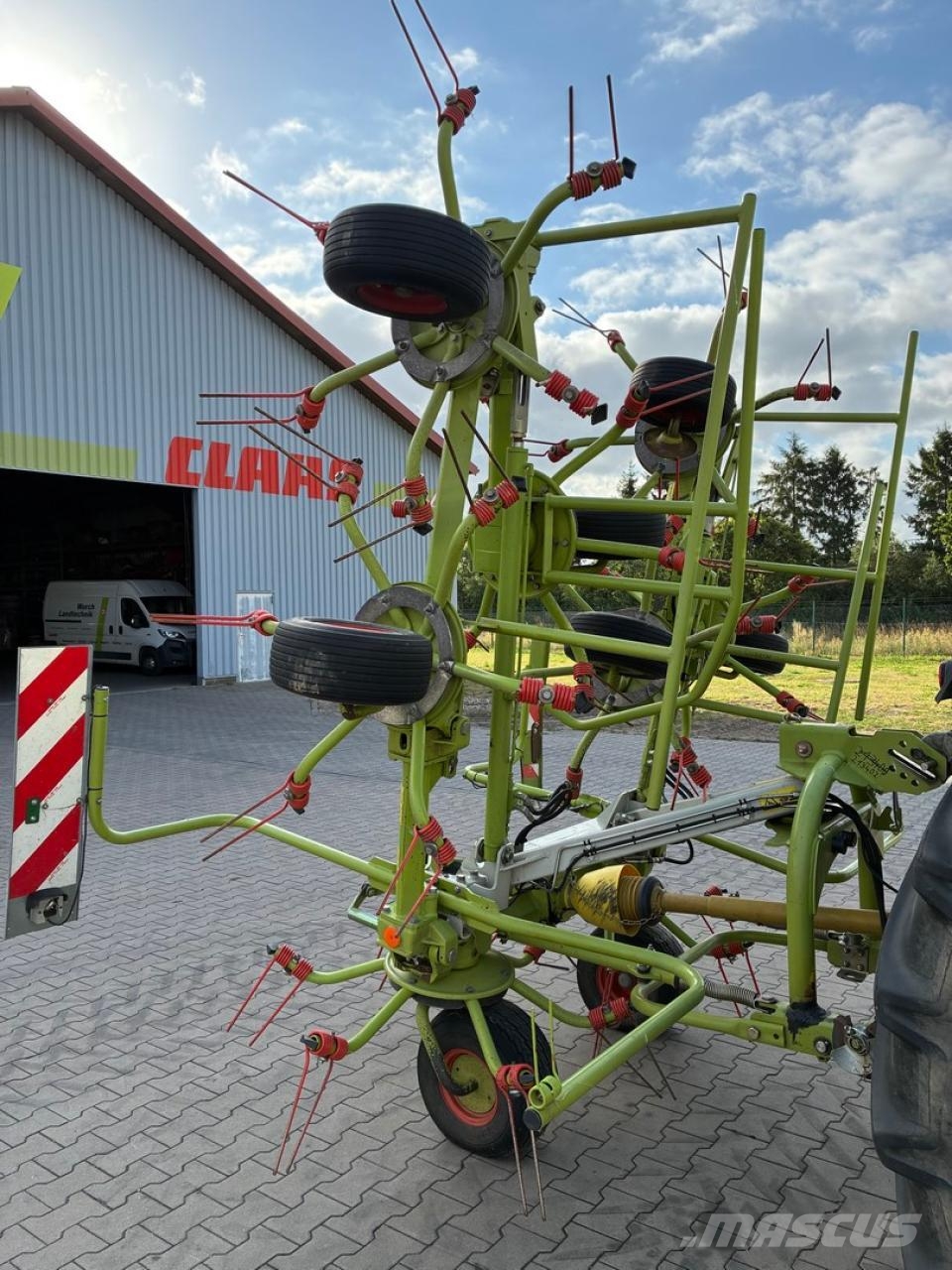 CLAAS Volto 870 Raker og høyvendere