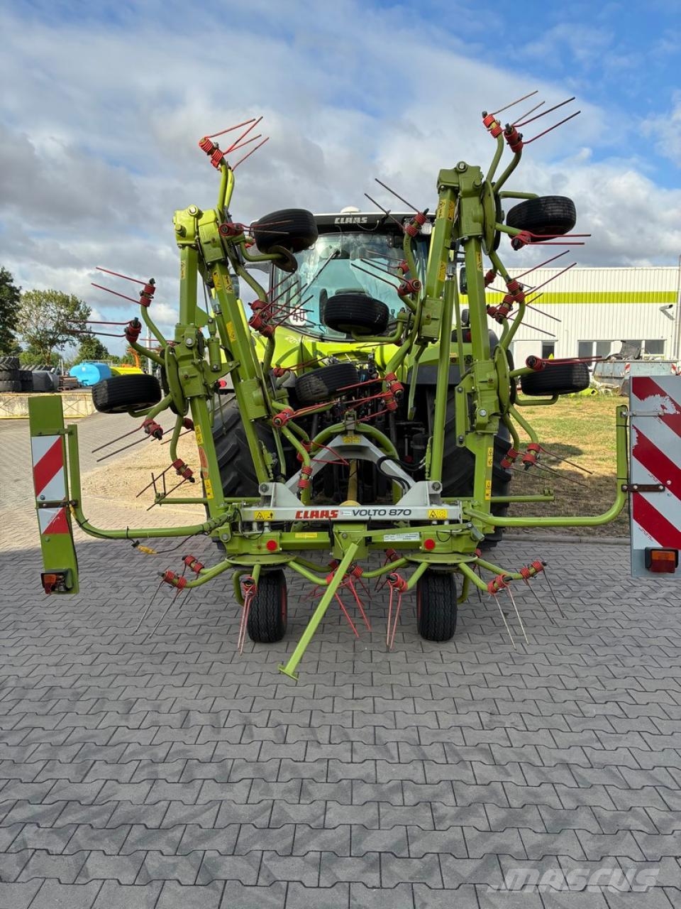 CLAAS Volto 870 Raker og høyvendere