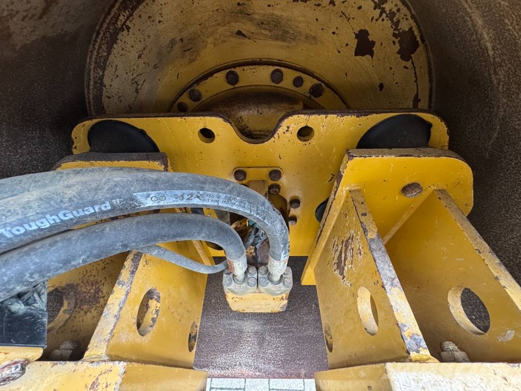 CAT CP68B Soil compactors