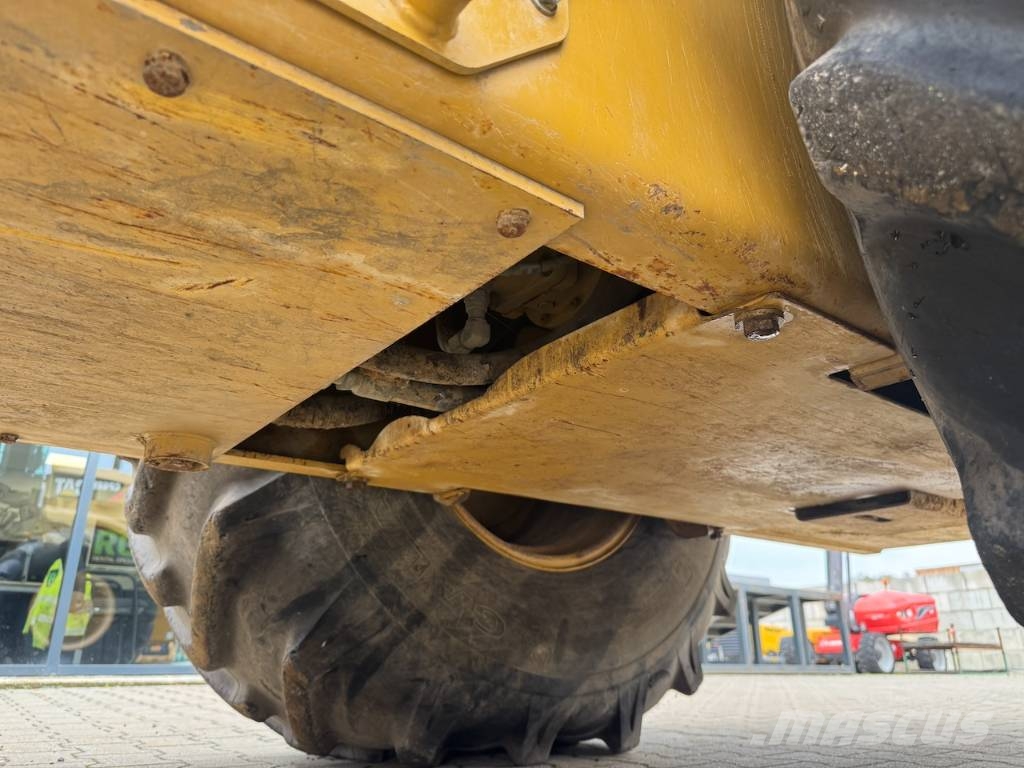 CAT CP68B Soil compactors