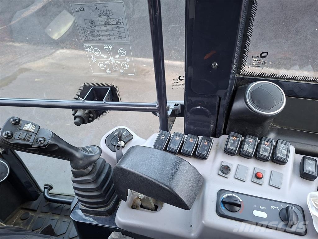 Kubota R070 K WT QC  -HUIPPUVARUSTEET- Tekerlekli yükleyiciler