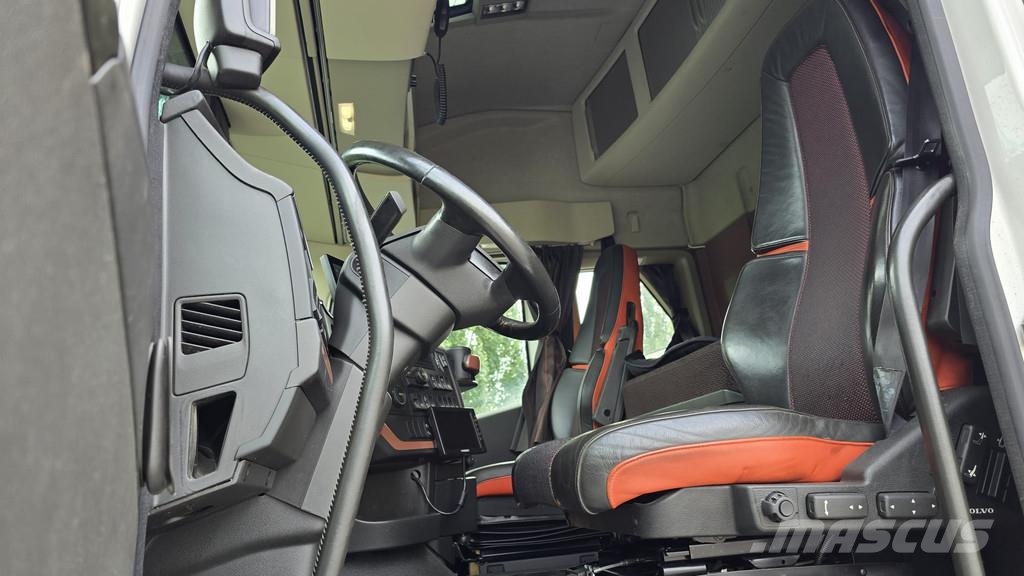 Volvo FH Puuautot