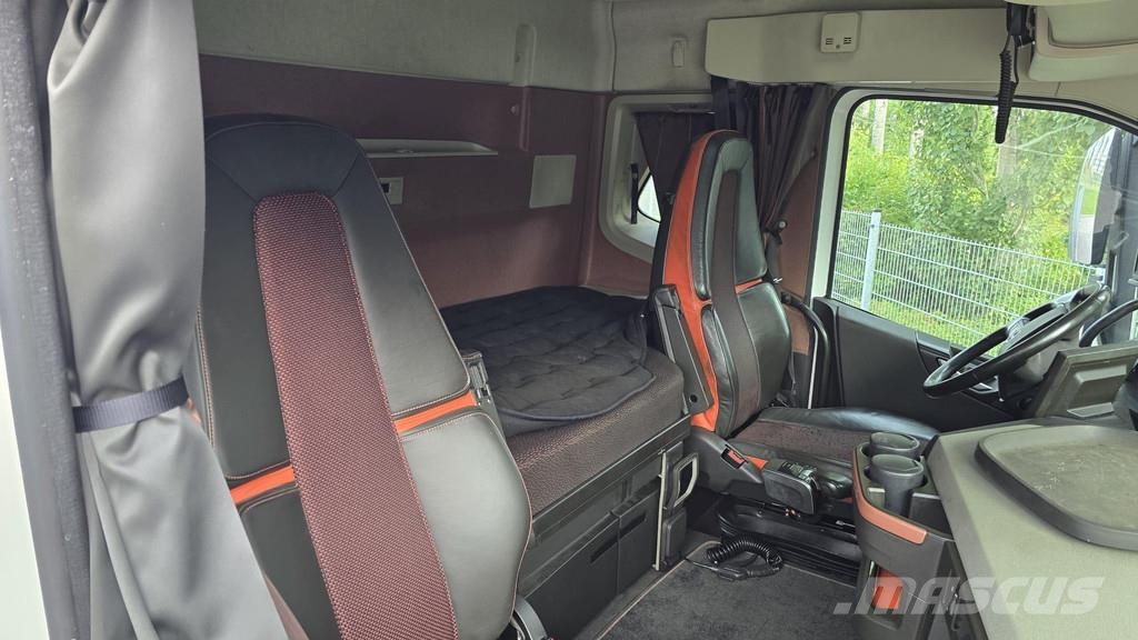 Volvo FH Puuautot