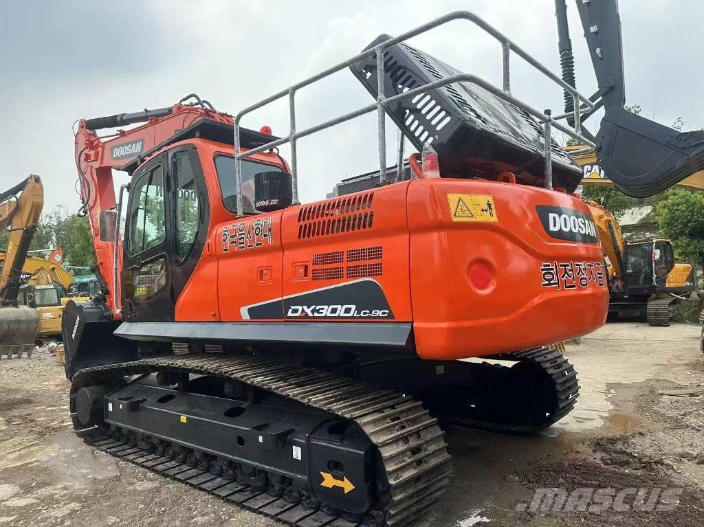 Doosan DX 300 LC Lánctalpas kotrók