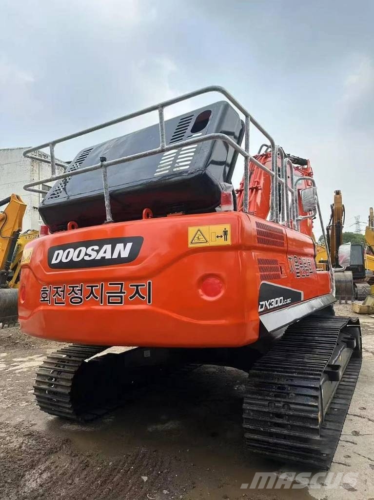 Doosan DX 300 LC Lánctalpas kotrók