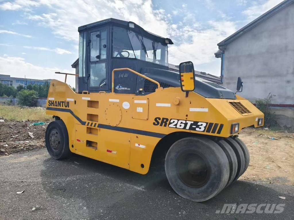 Shantui SR26T-3 Pneimatiskie veltņi