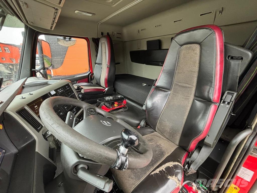 Volvo FM 460 8x2*6 PK 26002 + JIB / BOX L=5556 mm Truck mounted cranes