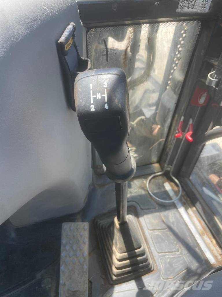 CASE 580 ST Backhoe