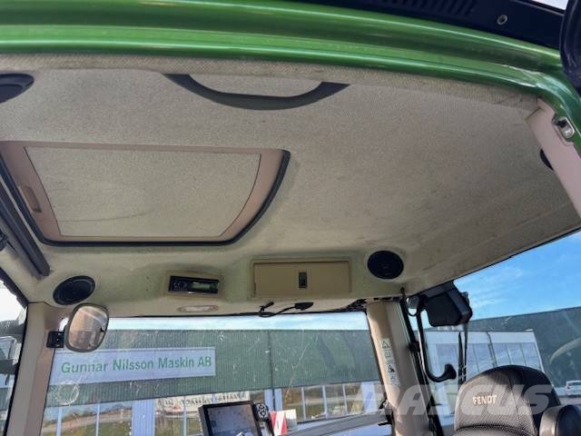 Fendt 828 Vario plus Трактори