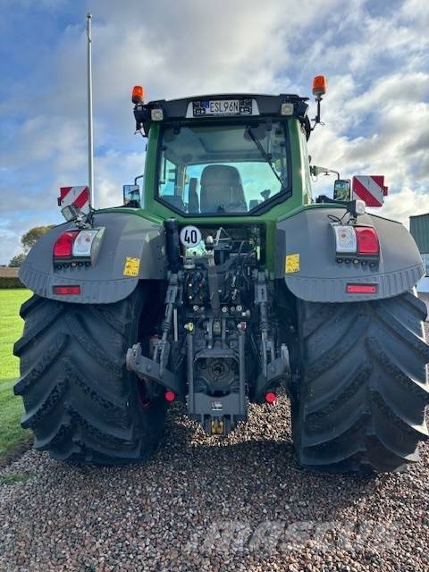 Fendt 828 Vario plus Трактори