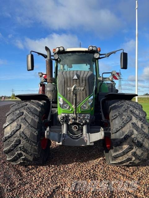 Fendt 828 Vario plus Трактори
