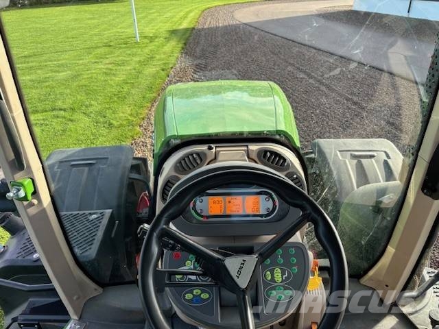 Fendt 828 Vario plus Трактори